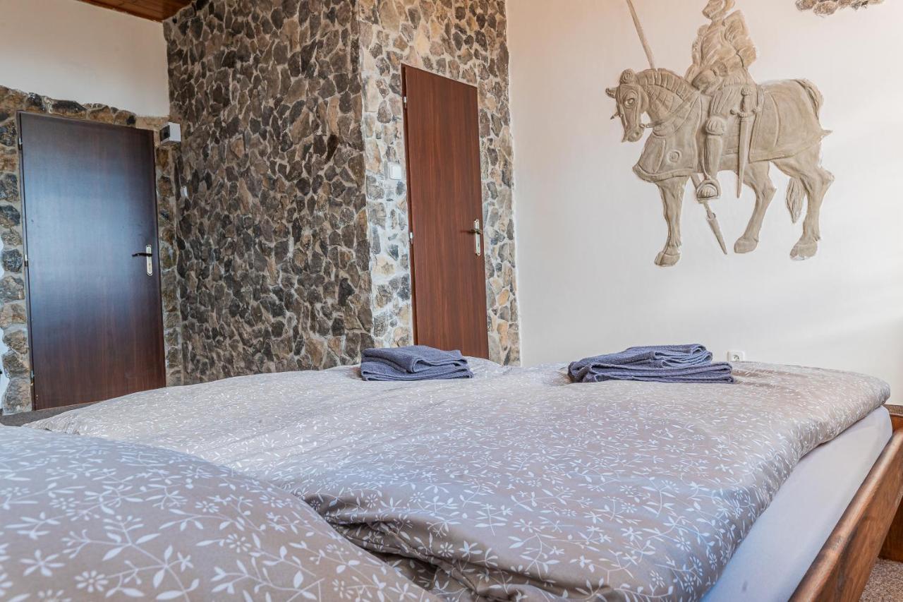Penzion Hrad Doubravka Teplice Kültér fotó